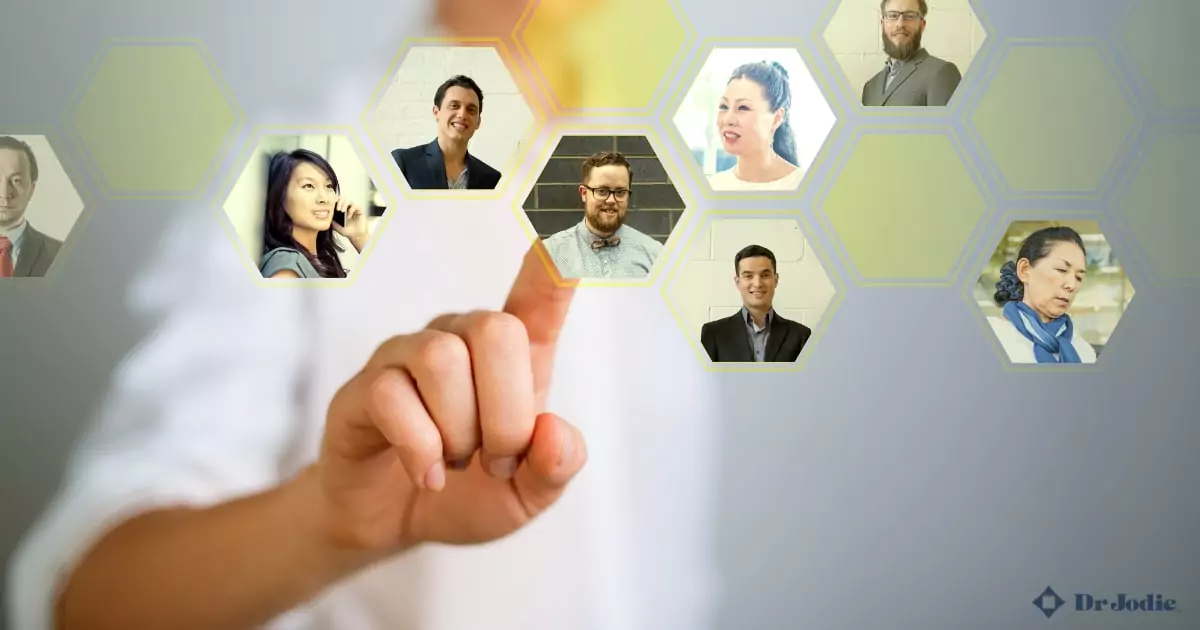 finding-the-right-performance-coach-online An individual finding the right performance coach online.