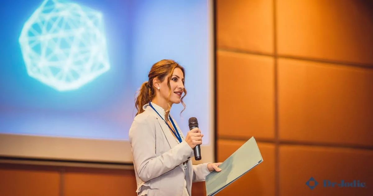 female keynote speaker presenting on ai workplace change and leadership